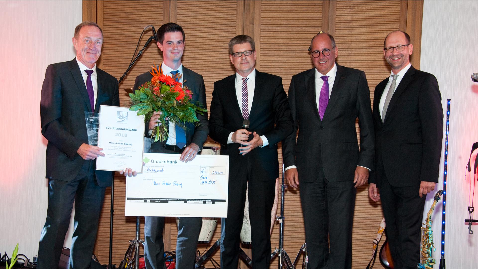 BVK verleiht Award für beste vertriebsorientierte Bachelor-Thesis im DVA-Studiengang „Insurance Management“