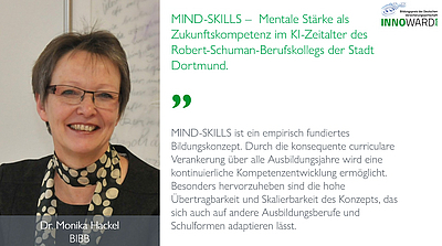 Bildbeschreibung: Dr. Monika Hackel steht lächelnd mit einem Schal und Brille vor einer Wand. Der Text auf dem Bild beschreibt das Bildungsprojekt "MIND-SKILLS" am Robert-Schuman-Berufskolleg in Dortmund, das mentale Stärke als Zukunftskompetenz im KI-Zeitalter betont.